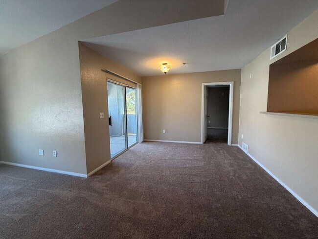Foto del edificio - 2 Bed 2 Bath Condo - 3rd Floor - Check out the Views!