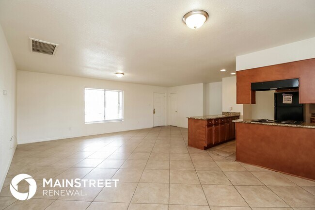 Foto del edificio - 4725 W Crittenden Ln
