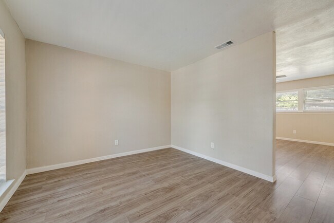 Foto del edificio - 3 bedroom Home with Prime Location