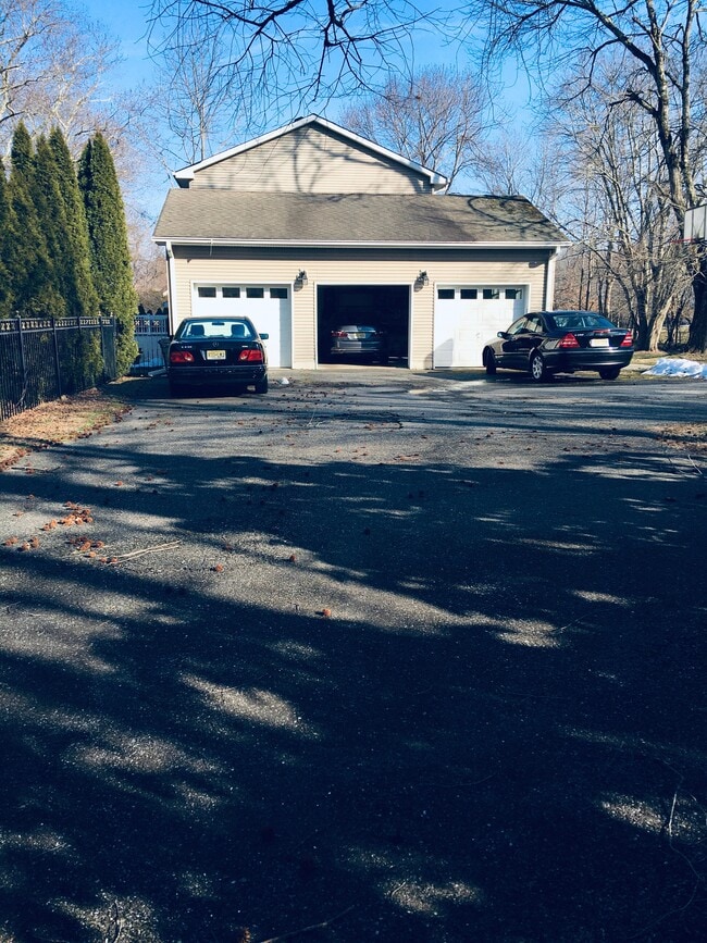Building Photo - 124 Taylors Mills Rd