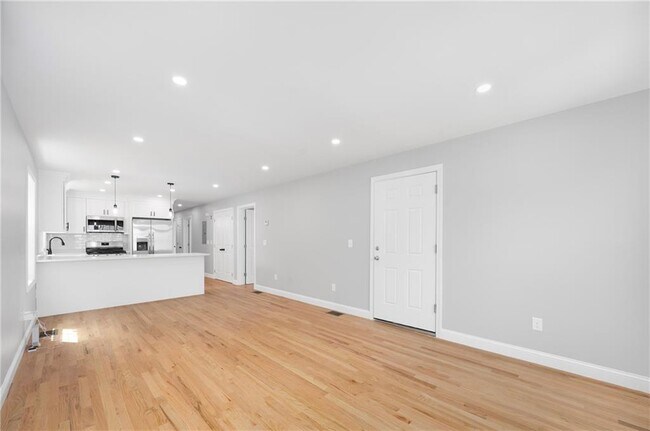 Building Photo - 28 Grosvenor Ave