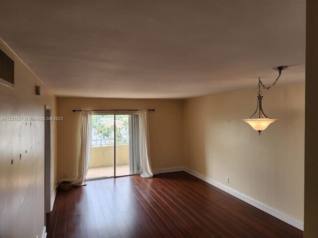 Foto del edificio - 900 NE 18th Ave