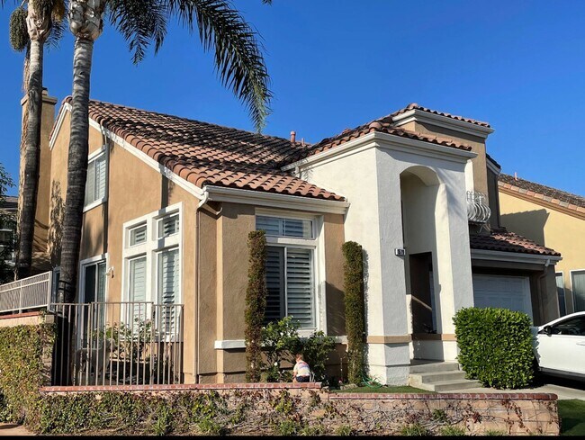 Foto del edificio - Two Story Brea Home in Desirable Neighborhood