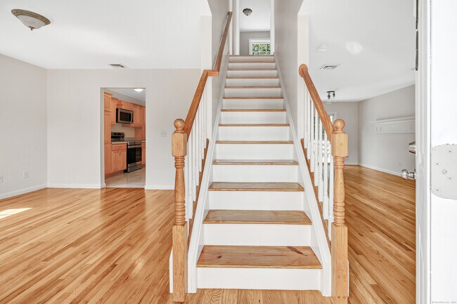 Foto del edificio - 18 Kathryn Dr