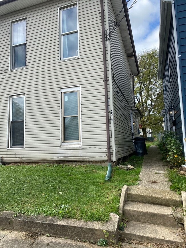 Building Photo - 251 1/2-251-252 N 5th St