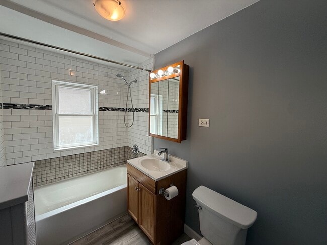 Foto del edificio - 4328 N Oak Park Ave