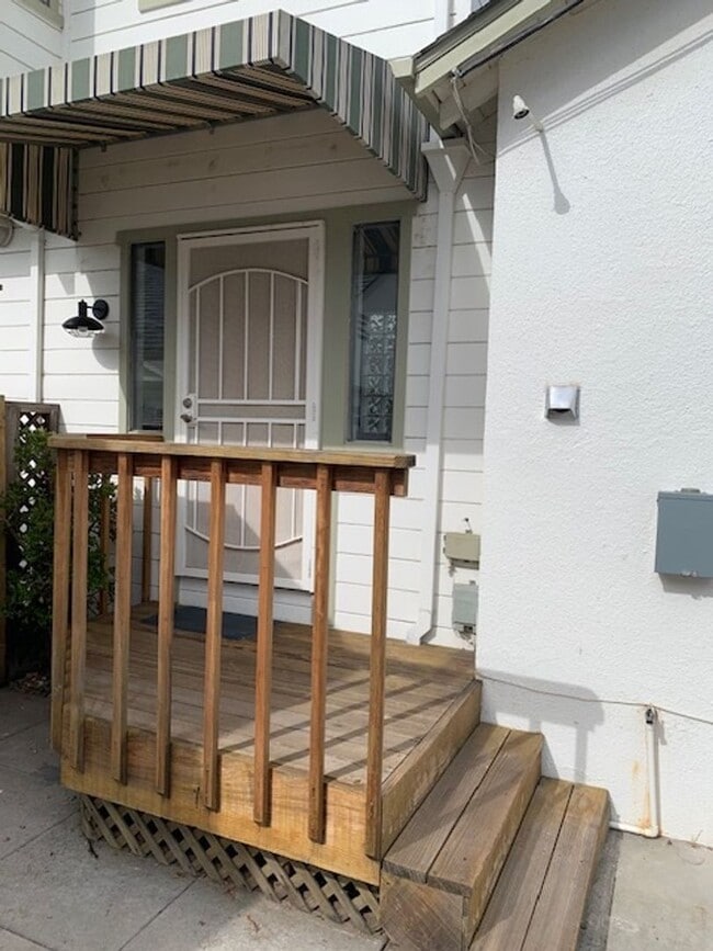 Building Photo - Spacious One Bedroom Napa Duplex