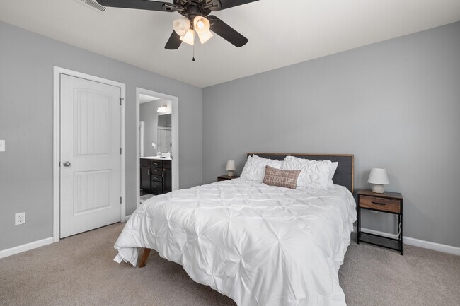 Building Photo - 4203 Virginia Colony Dr