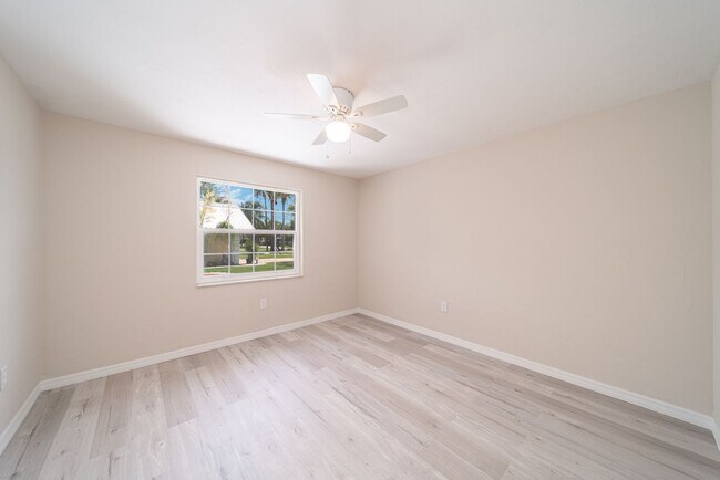 Foto del edificio - Welcome to your dream rental in Cape Coral! This fully remodeled, MONTH TO MONTH available home.