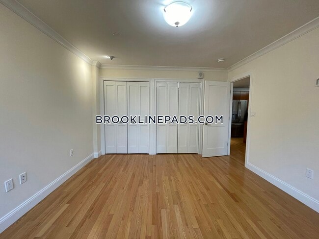 Building Photo - 1443 Beacon St