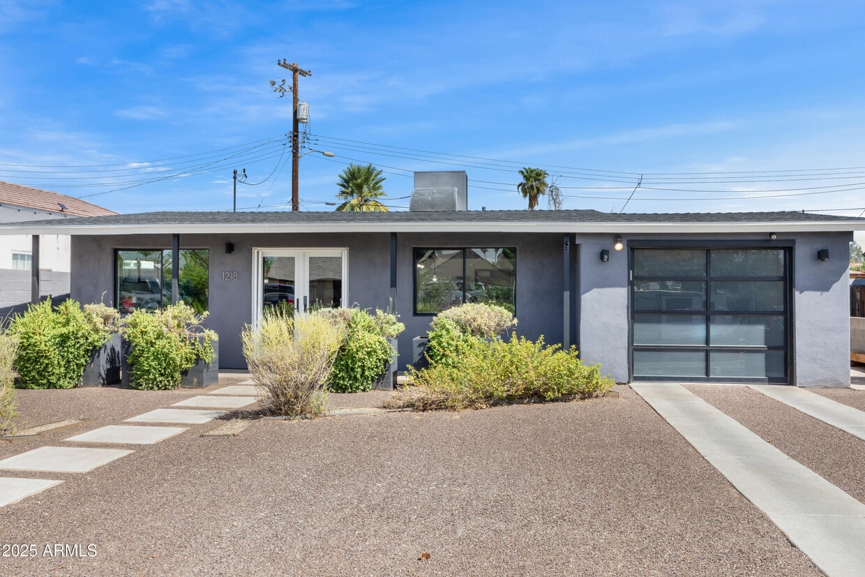 Foto principal - 1218 E Clarendon Ave