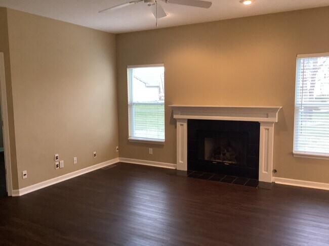 Foto del edificio - 18690 Round Lake Rd