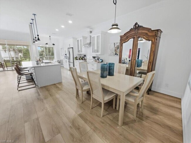 Foto del edificio - 6876 Redbay Park Rd