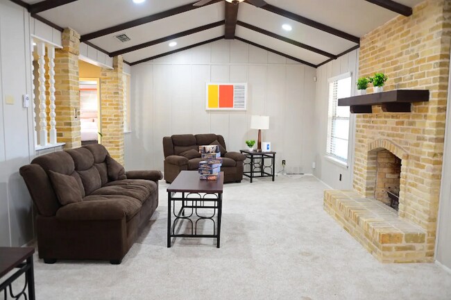 Building Photo - 611 Balboa Dr