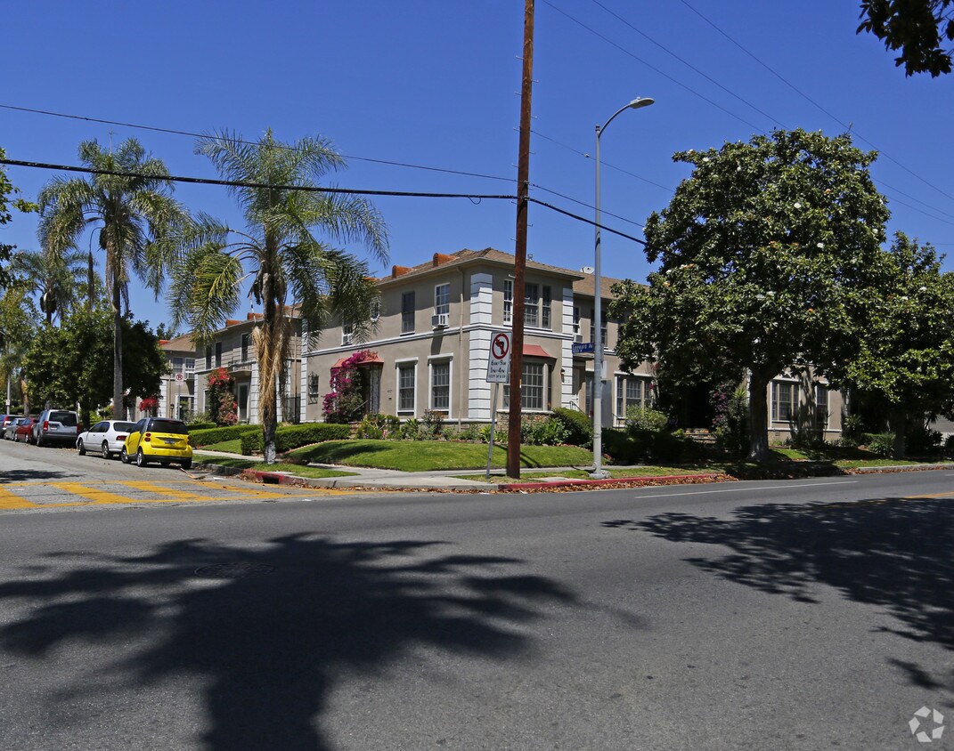 Primary Photo - 711 S Wilton Pl