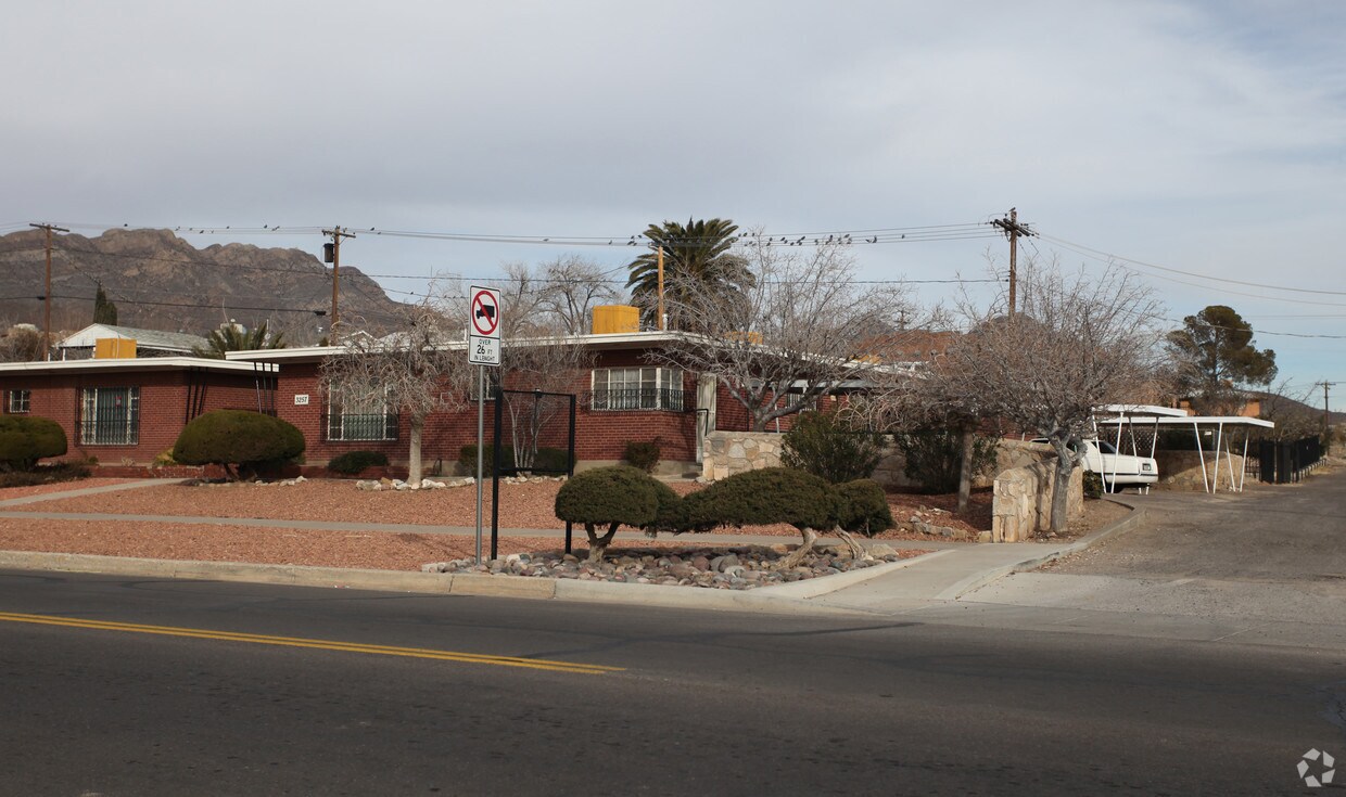 Primary Photo - 3257 Altura Ave