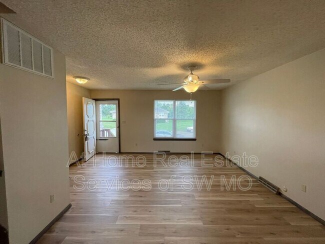 Building Photo - 1828 Tower Cir