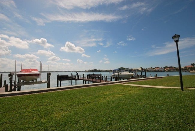 Building Photo - 240 Sand Key Estates Dr