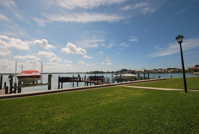 Foto del edificio - 240 Sand Key Estates Dr