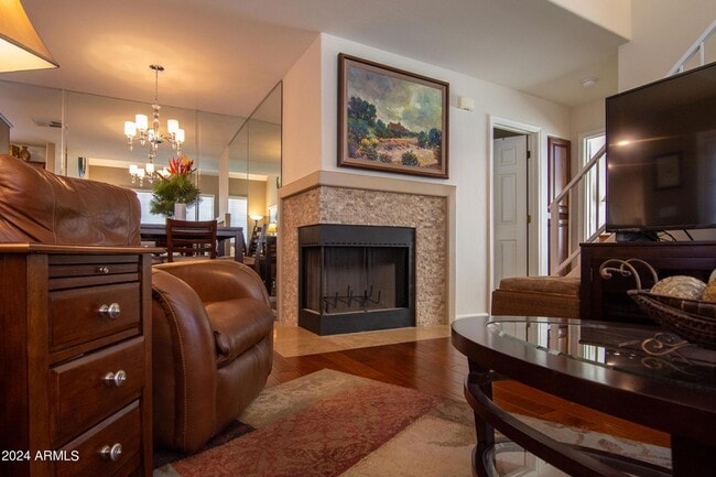 Building Photo - 1001 N Pasadena