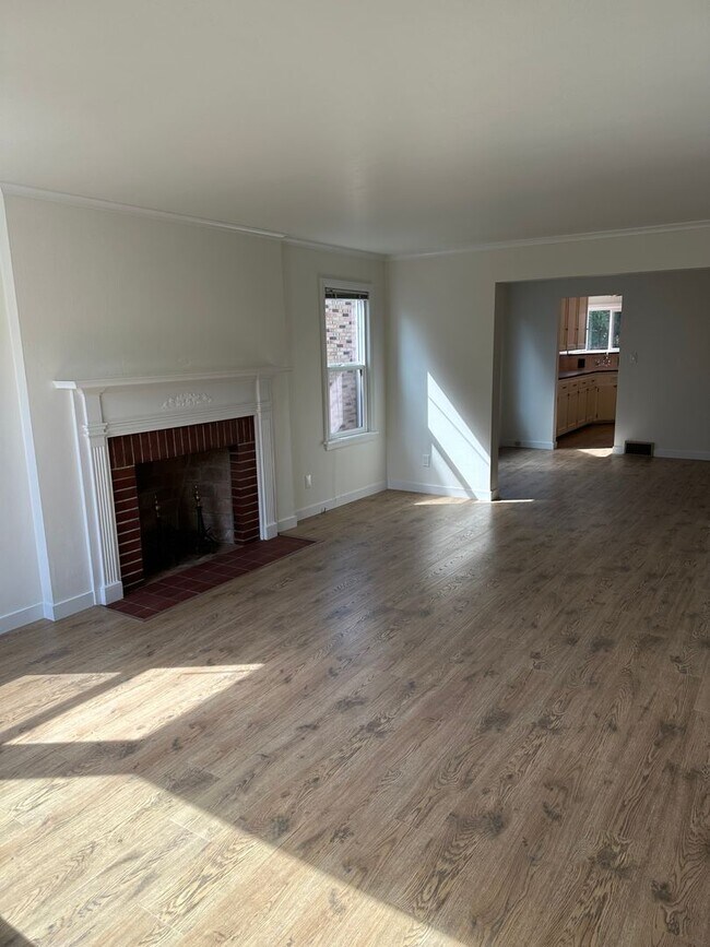 Foto del edificio - 4-bedroom, 2 bath Home in Ballard!