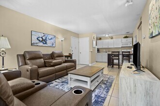 Building Photo - 1700 SW 16th Ct