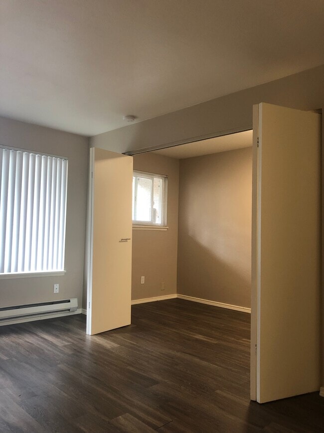 Building Photo - 3601 NE 73rd Pl