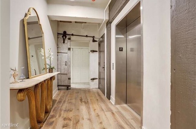 Foto del edificio - 2 br, 2 bath  - 736 Saint Charles Ave