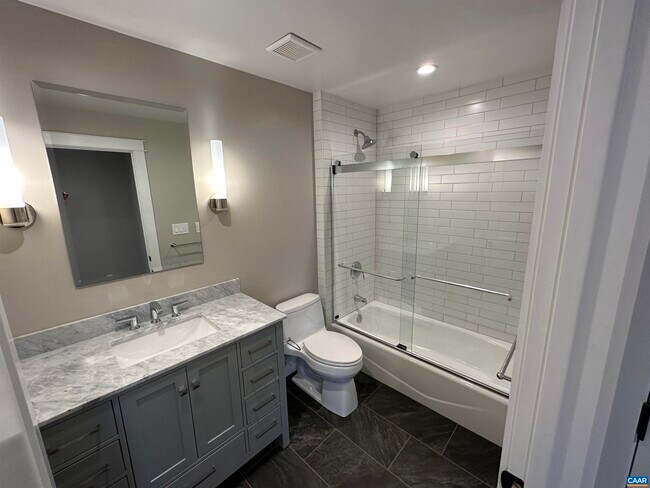 Foto del edificio - 652 Ivy Hill Ln