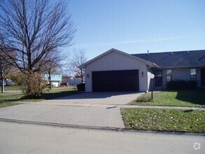 Building Photo - 2901 Heritage Dr