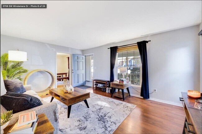 Foto del edificio - Schedule a Showing Today!!!  Don't Miss Out On This Spring Special!!