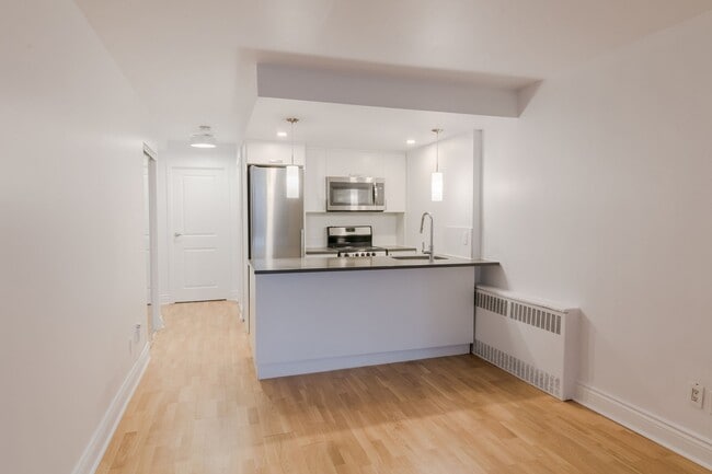 Building Photo - 3460 Rue Durocher