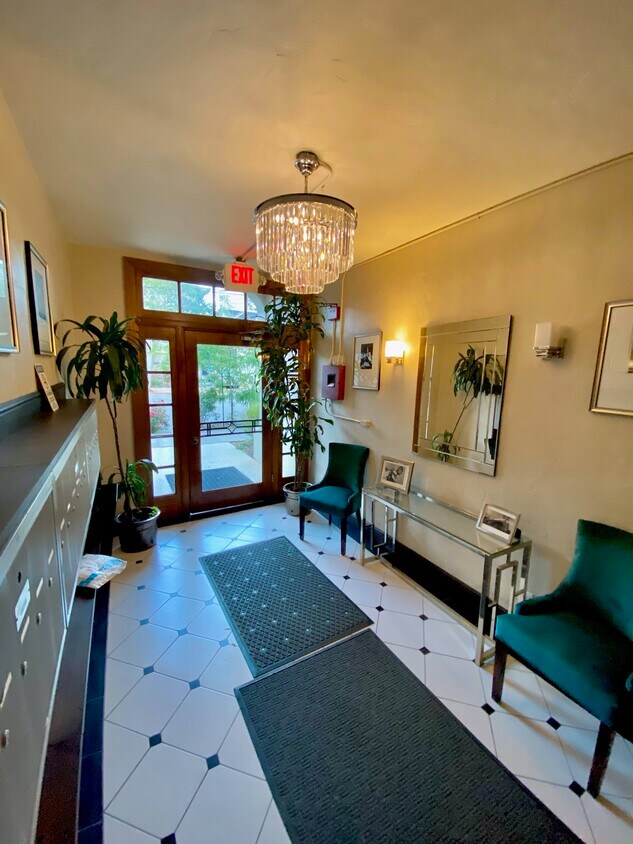 Foto principal - 3030 Regent St