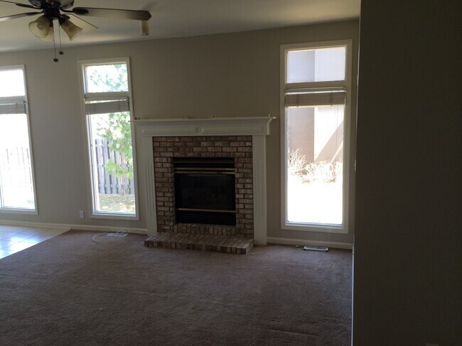 Foto del edificio - Large Home in Bellevue for Rent!