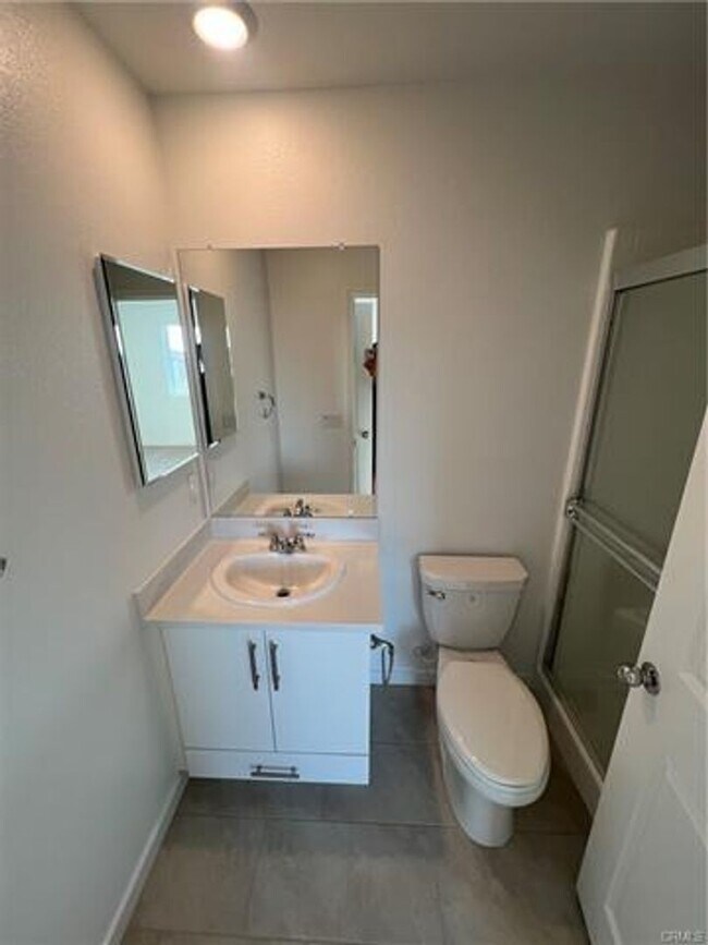 Building Photo - Gorgeous New House