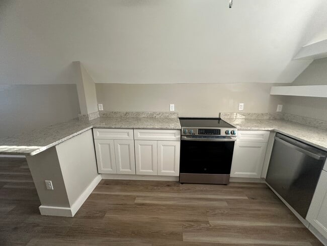 Building Photo - 17 Central St