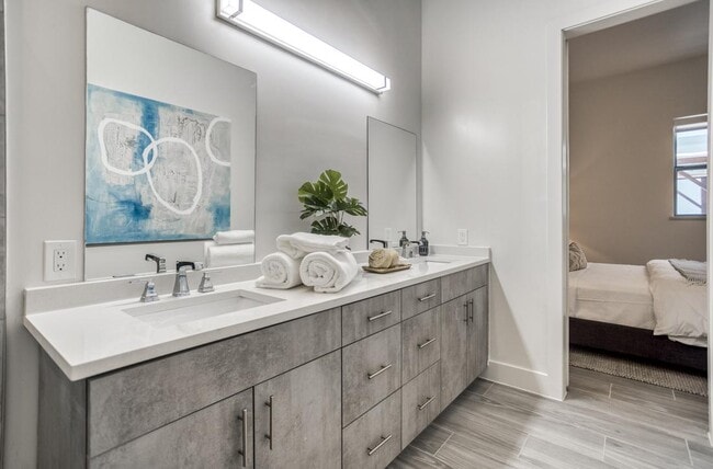 Building Photo - 1100 Peters St