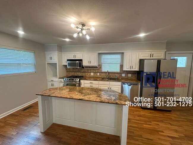 Building Photo - 300 W Mountain View Dr