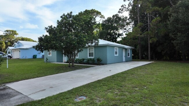 Building Photo - 1605 N 42nd St