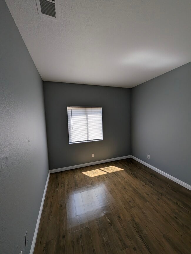 Foto del edificio - 43592 Yukon Ct