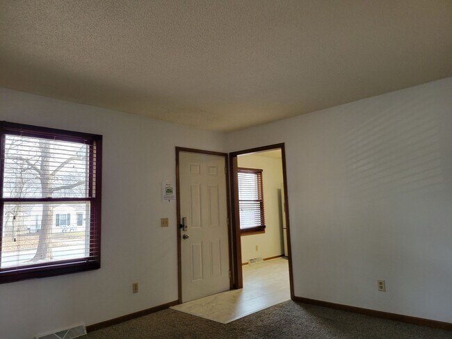 Foto del edificio - Modern 2 Bed / 1 Bath Home with Detached G...