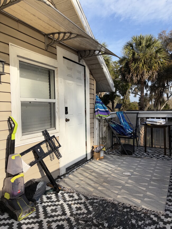 Building Photo - 582 N Volusia Ave