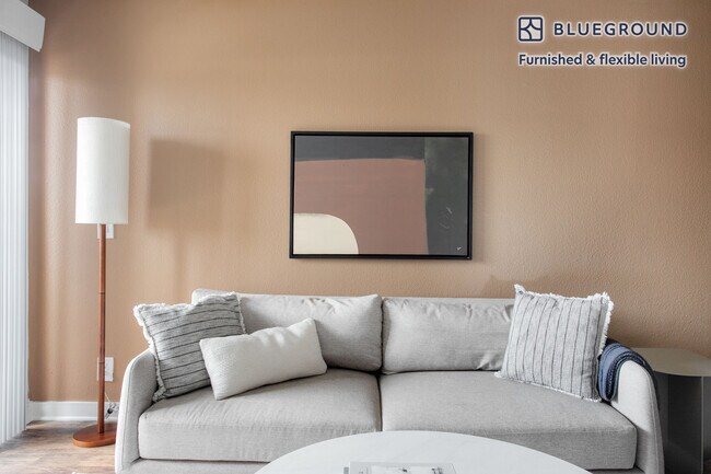 Foto del edificio - 7660 Beverly Blvd