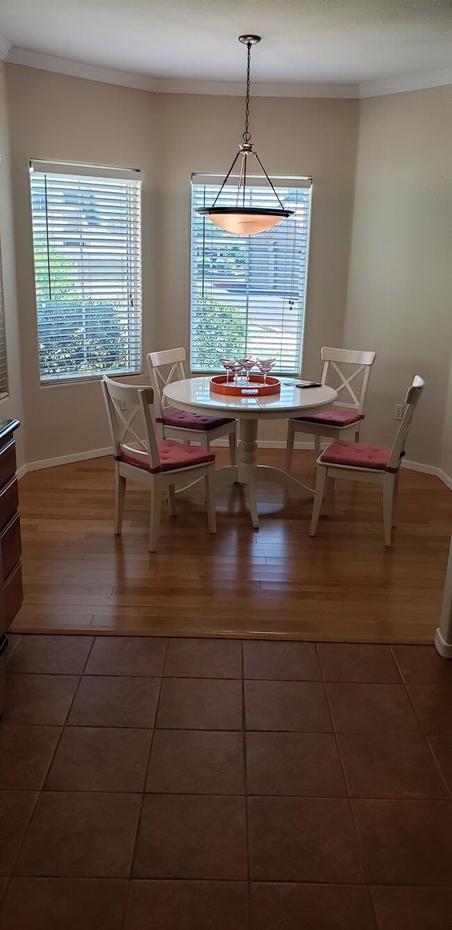 Dining area - 5335 E Shea Blvd