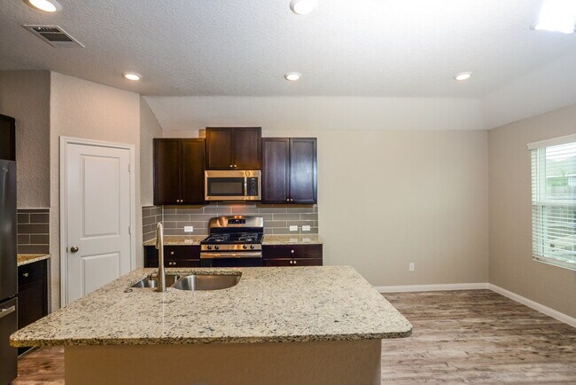 Building Photo - 1036 Raceland Rd