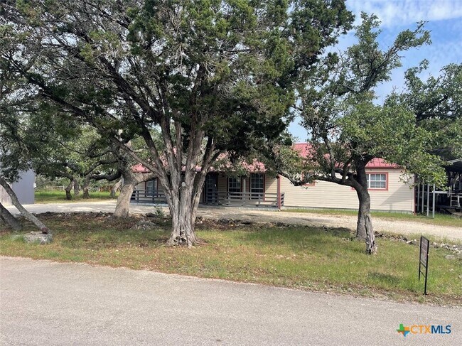 Foto del edificio - 551 Ramblewood Dr