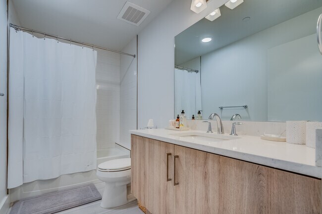 Segundo baño - 415 Island Way