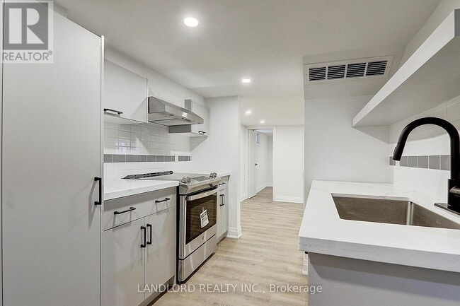 Building Photo - 130 Lambton Ave