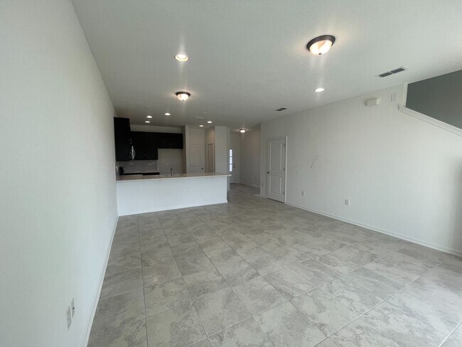 Building Photo - Luxury Townhome with Garage & Resort-Style Amenities in 32092