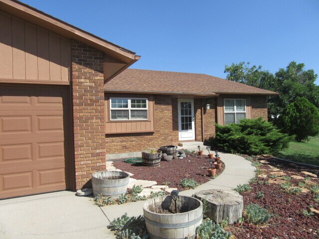 Front View - 651 S Maple St